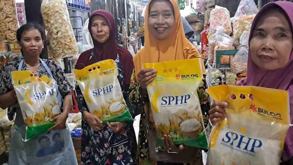 Sebanyak 20 Ton Beras PSPHP Distribusikan di Dua Pasar Tradisional