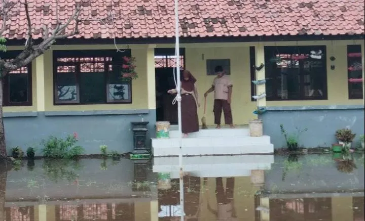 Karena Banjir, 2 SD Negeri di Batang Disarankan KBM Secara Daring