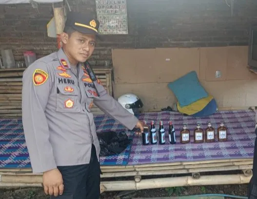Gencar Lakukan Operasi Pekat, Polisi Berhasil Sita Miras Jenis Whisky House