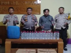 Dalam Waktu Dua Hari Polsek Subah Berhasil Amankan 70 Botol Miras Jenis Ciu