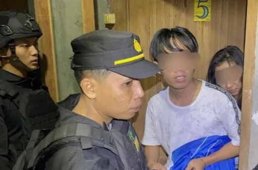 Lagi Asyik di Rumah Kos, Sejumlah Pasangan Tak Resmi Kena Razia.