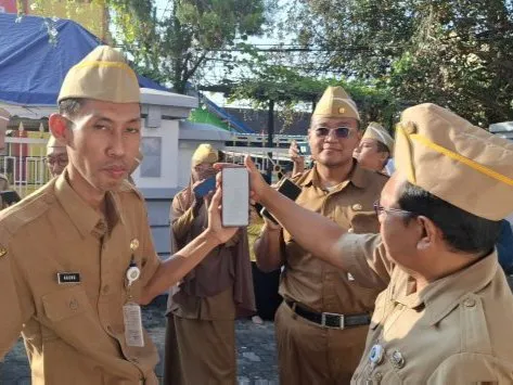 Pastikan ASN Tak Terlibat Permainan Judi Online, Diskominfo Sidak Handphone Milik ASN