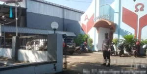 Patroli Gereja, Polsek Karanganyar Berikan Rasa Aman saat Ibadah
