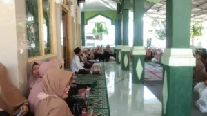 Bangun Kepedulian Sosial, Majelis Taklim Al Hikmah Banjardawa Permai Santuni 50 Anak Yatim Piatu