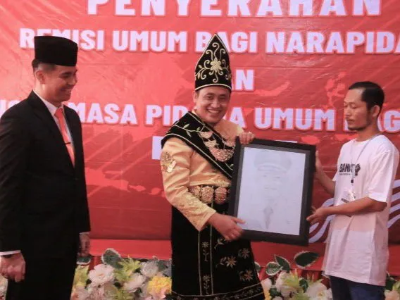 Bupati Pemalamg Serahkan Remisi Umum kepada Warga Binaan Lapas Kelas IIB Pemalang