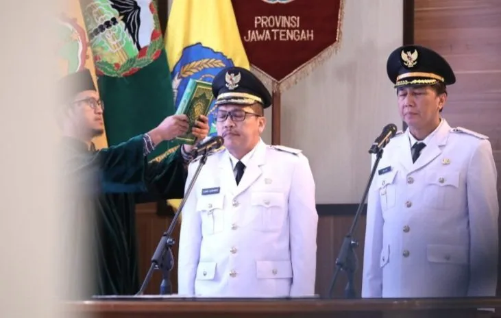 Pj Bupati Brebes dan Banyumas Resmi Dilantik, Nana Sudjana : Jaga kondusivitas Wilayah Jelang Pilkada