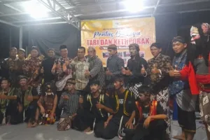 Hadir Gelaran Pentas Seni, Anggota DPR RI, Rizal Bawazier Menikmati Pertunjukan Ketoprak Lakon ‘Babat Alas Mentaok’