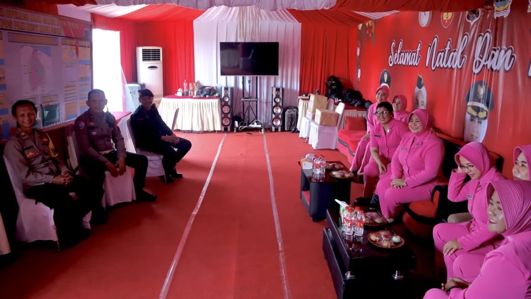 Kunjungan Ketua Bhayangkari Cabang Pekalongan di Pos Pengamanan dan Pos Pelayanan Ops Lilin Candi 2024