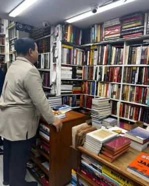 Kunjungan Kenegaraan di India, Prabowo Sempatkan Mampir ke Toko Buku