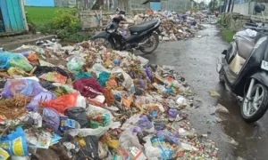 Jalan Cisadane Kelurahan Kebondalem, Arah Menuju Kantor Bupati Pemalang Banjir Sampah