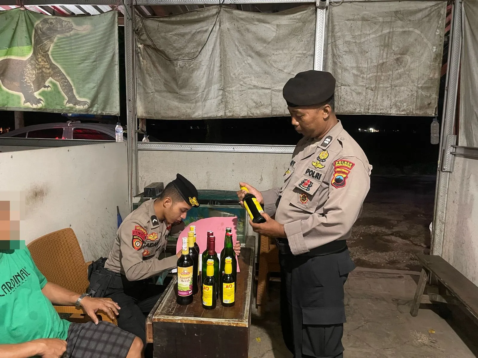Polisi Kembali Amankan 90 Botol Miras di Bojong dan Siwalan