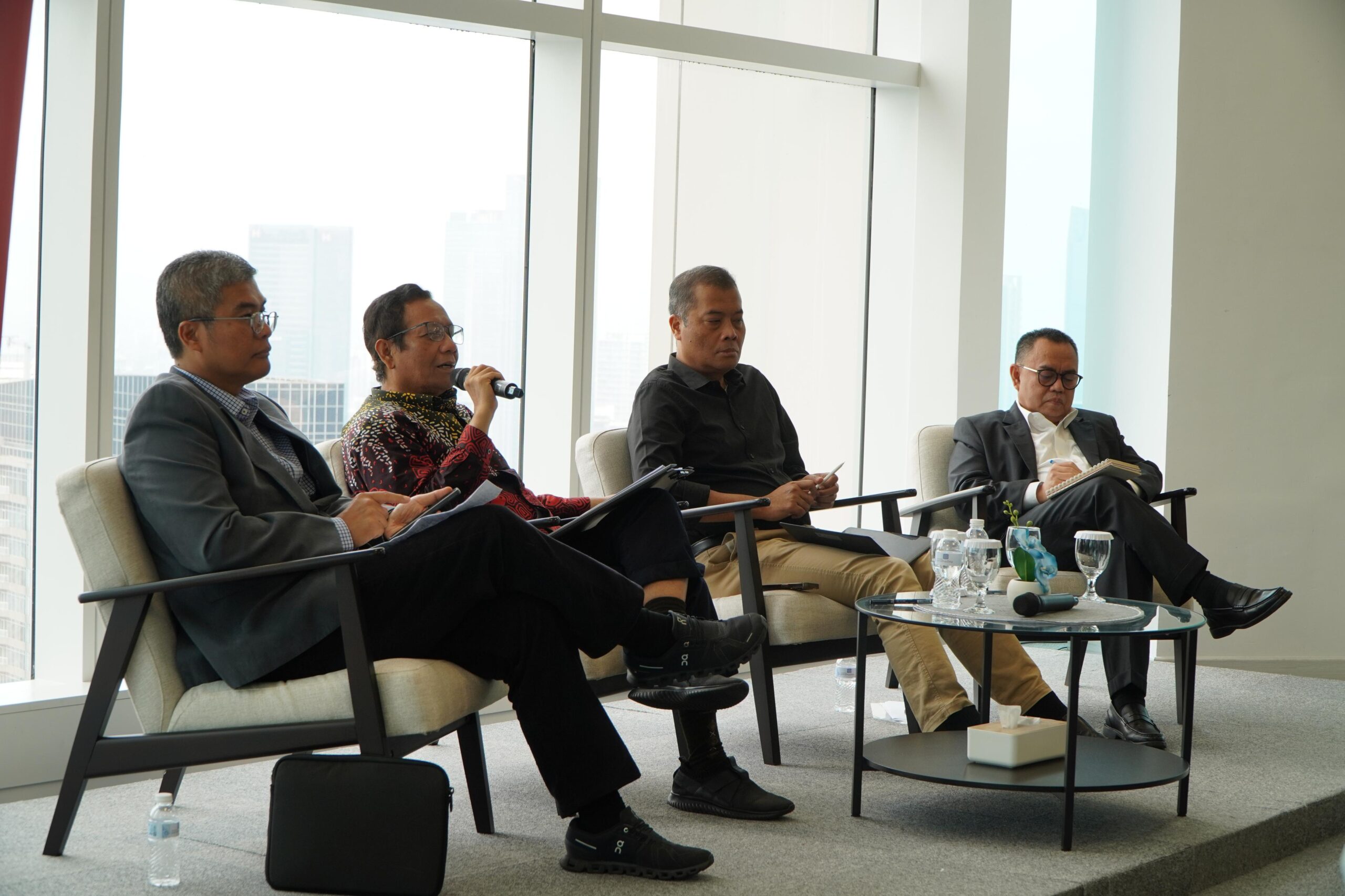 Refleksi Kritis Pemerintahan Prabowo Subianto Setelah Melewati Fase 100 Hari Pertama