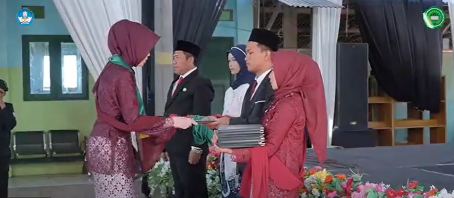Tasyakuran dan Pelepasan Siswa Kelas XII SMK Islam Al Khoiriyah Petarukan 2025 Part#3