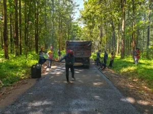 Pengaspalan Tahap Pertama di Desa Kreo Dimulai, Warga Sambut Baik Peningkatan Infrastruktur Jalan
