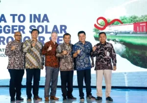 Dukung Investasi Industri Hijau di Jawa Tengah, Gubernur Ahmad Luthfi Resmikan Pabrik Solar Panel Terbesar Se-Asia Tenggara