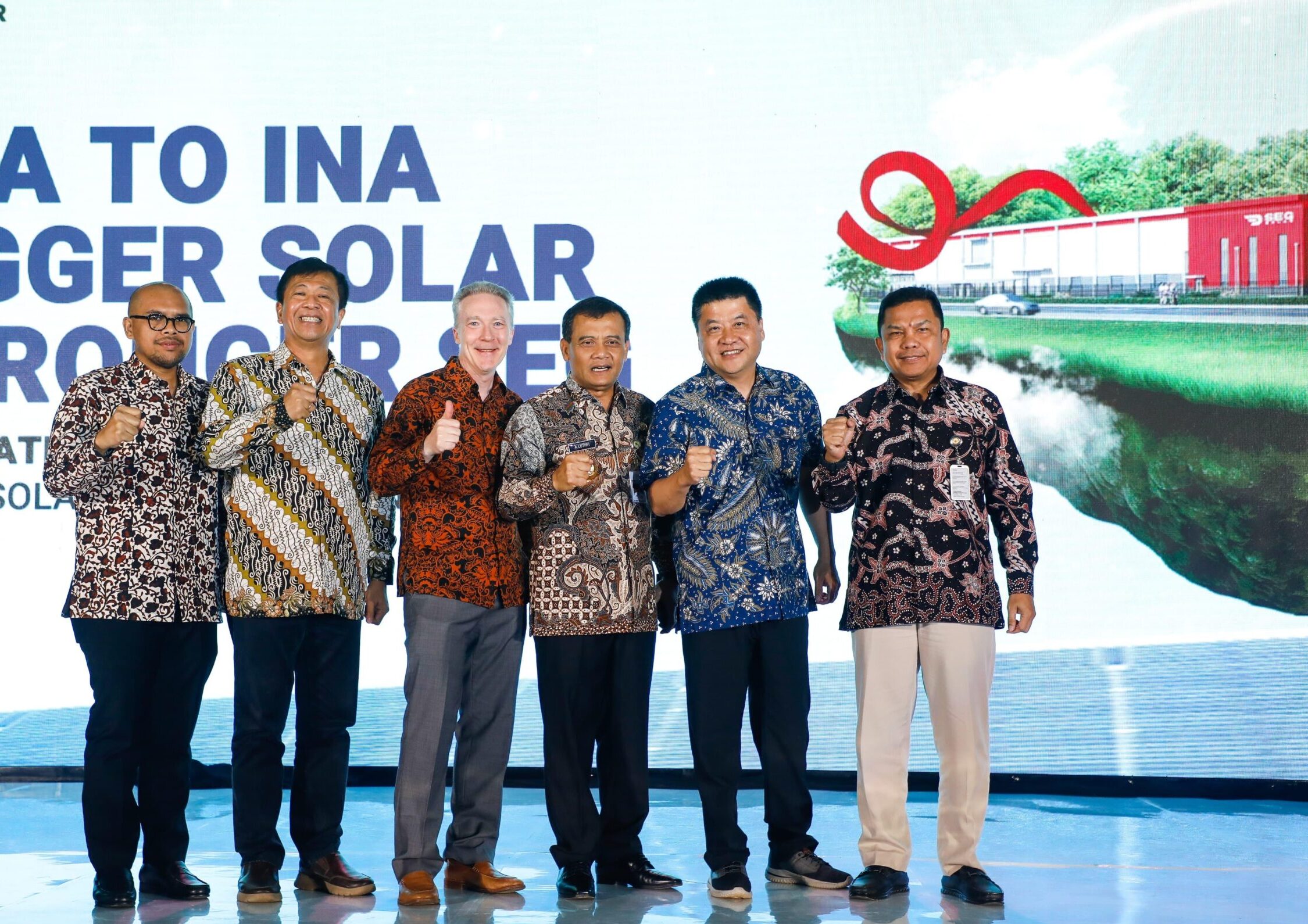 Dukung Investasi Industri Hijau di Jawa Tengah, Gubernur Ahmad Luthfi Resmikan Pabrik Solar Panel Terbesar Se-Asia Tenggara