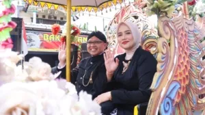 Kirab Budaya HUT ke 403 Kabupaten Pekalongan, Kapolres Rachmad C. Yusuf Sapa Warga