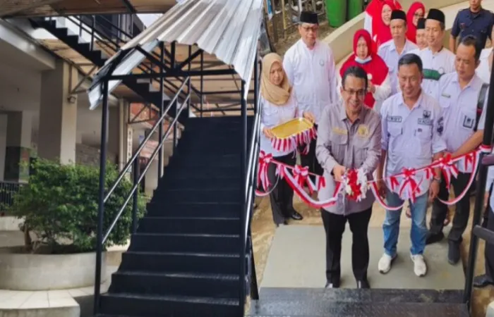 Anggota DPR RI Rizal Bawazier Resmikan Tangga Utama Pasar Randudongkal Pemalang