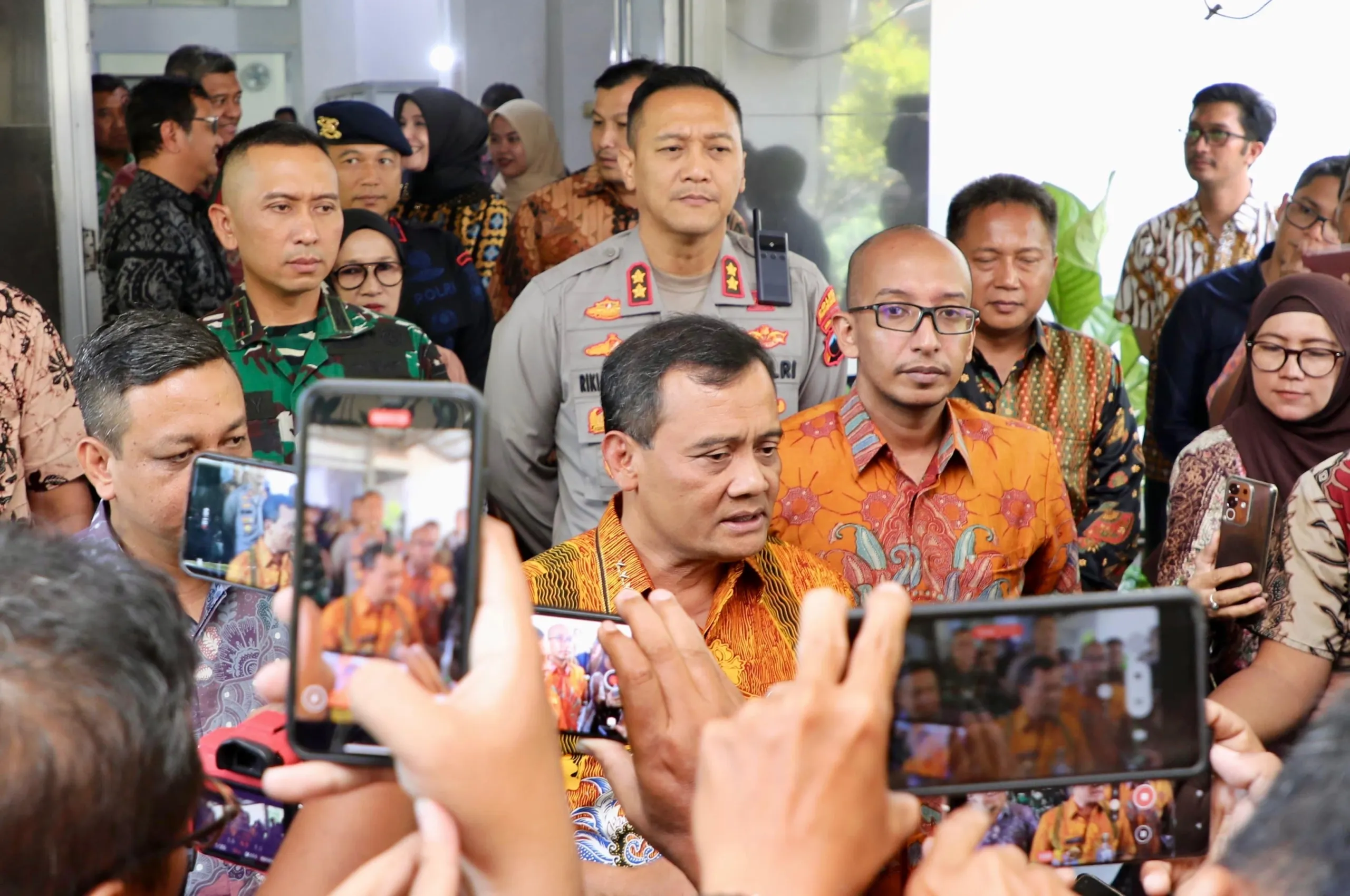 Ahmad Luthfi meninjau langsung kondisi terkini kantor Pemerintah Kota Pekalongan, Selasa, 2 September 2025.