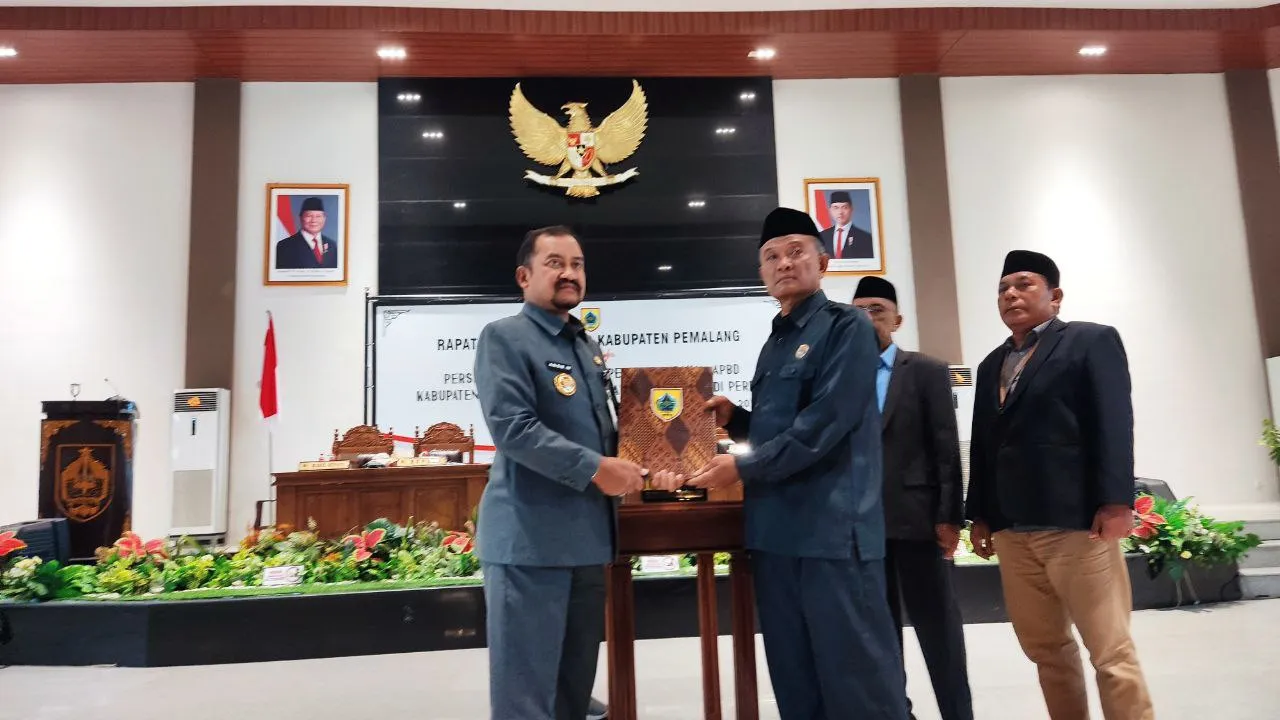 Bupati Anom Sampaikan Hasil Evaluasi Gubernur Terhadap Raperda Tentang Perubahan APBD