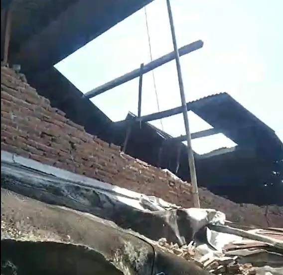 Angin Puting Beliung Terjang Desa Banyumudal, Sejumlah Rumah Alami Kerusakan