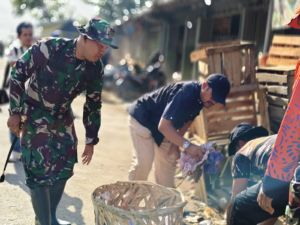 Jelang HUT TNI, Bupati Bersama Dandim Pemalang Gelar Karya Bakti Bersihkan Pasar dan Tempat Ibadah
