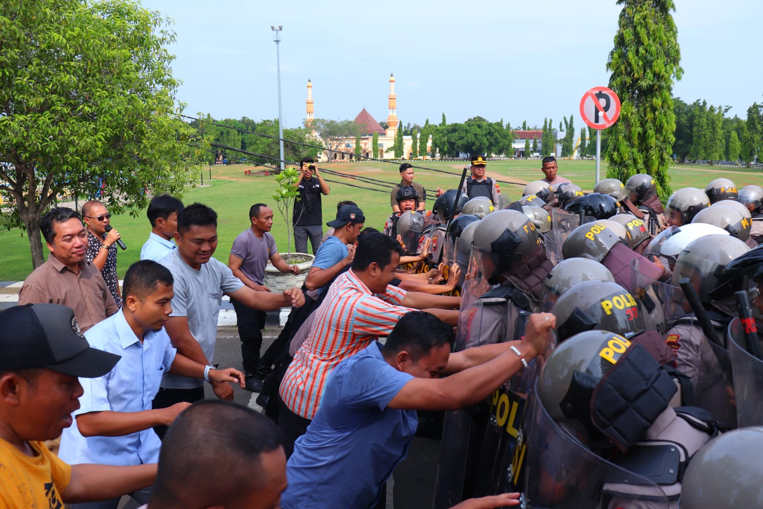 Polres Pekalngan Gelar Latihan Pengendalian Massa