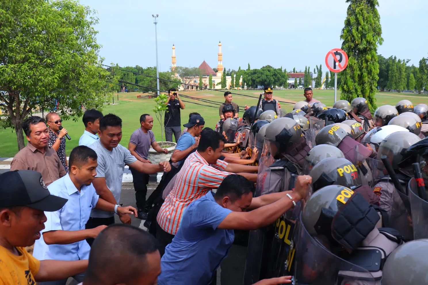 Polres Pekalngan Gelar Latihan Pengendalian Massa