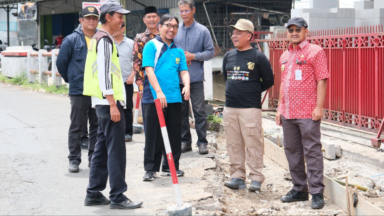 Bupati Anom Tinjau Progres Proyek Jalan Provinsi dan Kabupaten