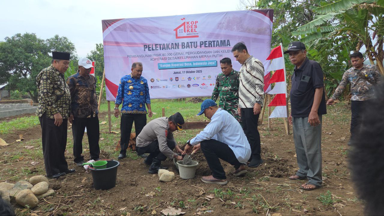 Peletakan Batu Pertama Pembangunan Kantor Koperasi Merah Putih Desa Surajaya