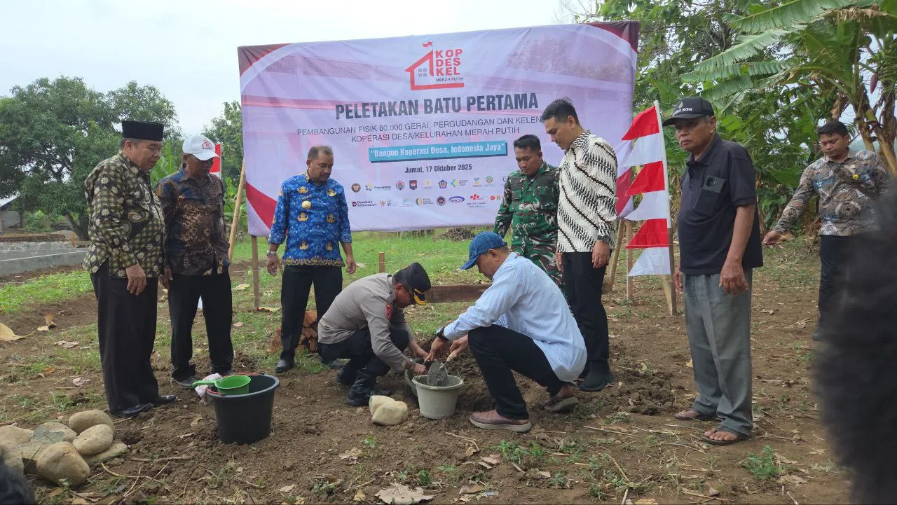 Peletakan Batu Pertama Pembangunan Kantor Koperasi Merah Putih Desa Surajaya