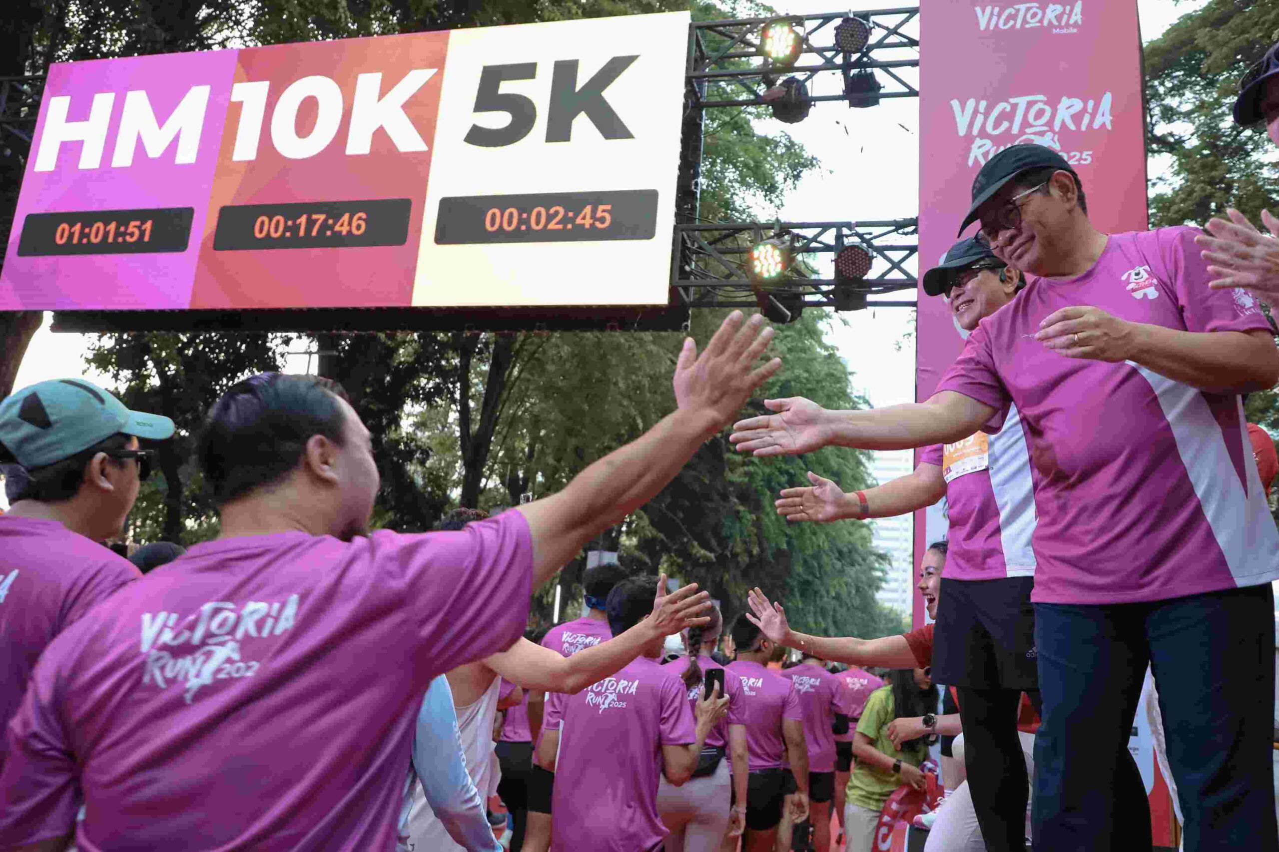 Dorong Sportivitas dan Wisata Olahraga, Gubernur Pramono Lepas Peserta Victoria Run dan Olympic Day Run