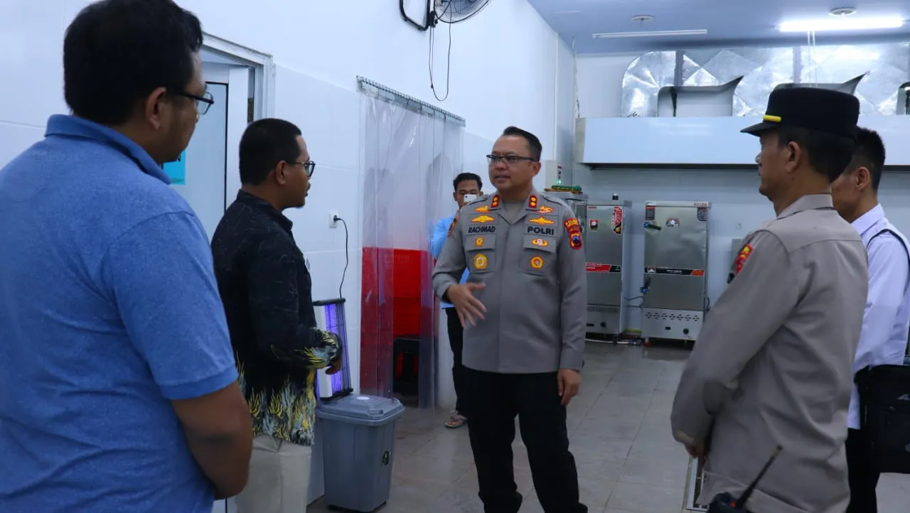 Kapolres Pekalongan Tinjau Dua Lokasi SPPG: Pastikan Warga Terlayani, Rencana Pembangunan Jalan Terus!