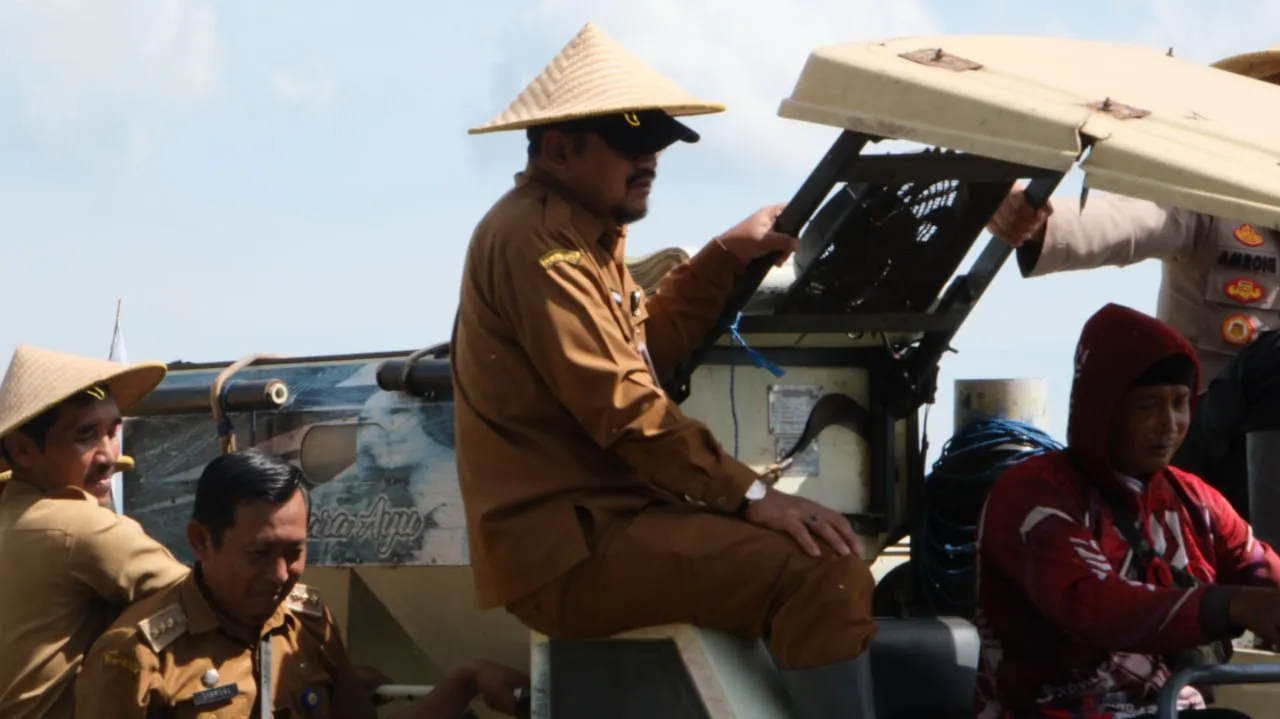Panen Padi Super Genjah di Pegundan, Bupati Pemalang Apresiasi Hasil Panen