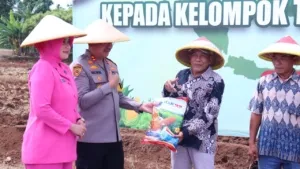 Polres Pekalongan Serahkan 15 Ton Bibit Jagung ke Petani