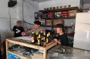 Dua Warung di Karangdadap dan Kedungwuni Dirazia, Sat Samapta Polres Pekalongan Sita 23 Botol Miras Ilegal