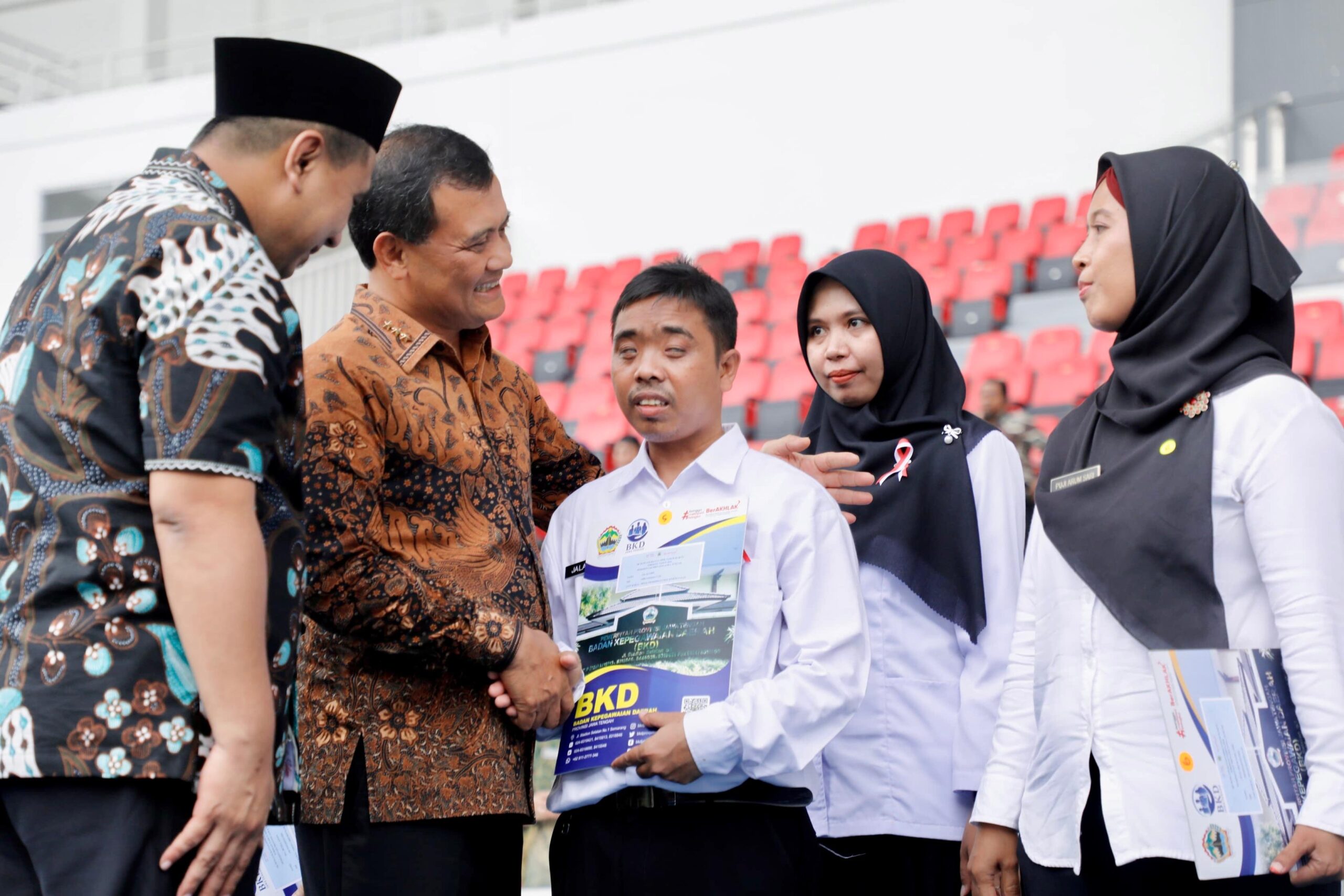 Senyum Haru Penyandang Disabilitas Terima SK PPPK Paruh Waktu Pemprov Jateng