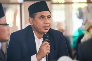 Gus Yasin Beri Wejangan Pada Pasangan Pengantin Nikah Massal