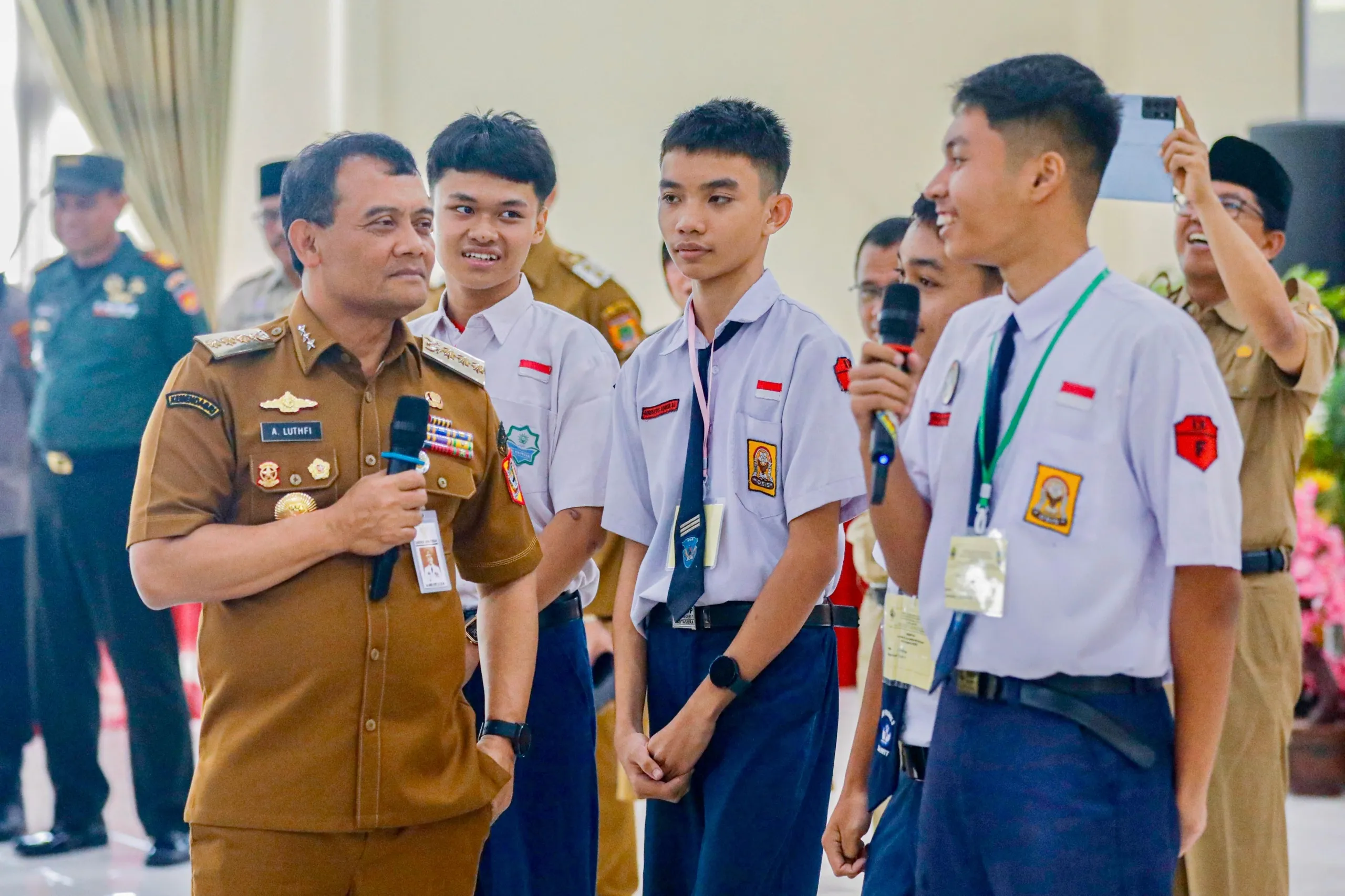 Gubernur Jawa Tengah Memastikan Pintu Sekolah Tidak Tertutup Hanya Karena Keterbatasan Ekonomi