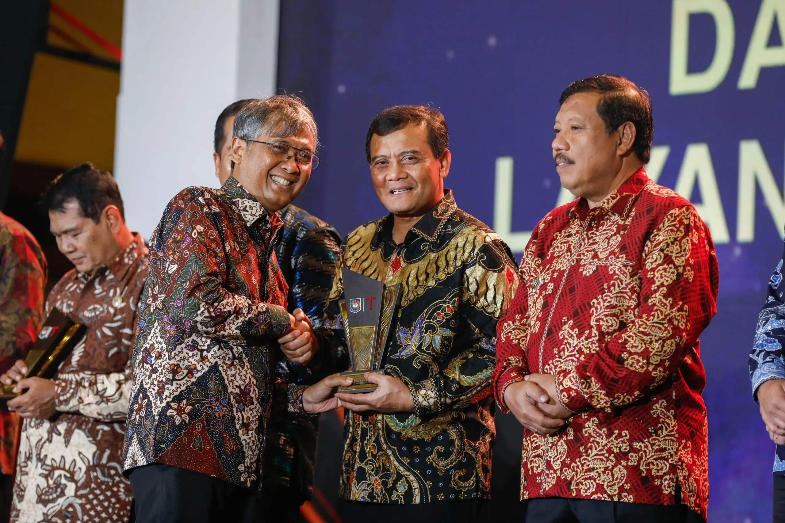 Ahmad Luthfi Bawa Jawa Tengah Raih Penghargaan Layanan Kesehatan Terbaik dari Kemendagri