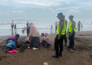 Libur Nataru, Polres Pekalongan Tebar Personel di Objek Wisata, Ipda Warsito: Utamakan Keselamatan Pengunjung!