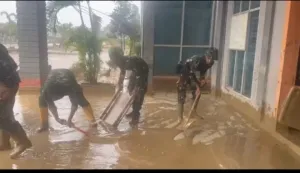TNI Kerahkan Personel untuk Pulihkan Layanan Publik di Kantor Dukcapil Aceh Tamiang