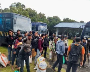 Pemprov Jateng Pulangkan 100 Warga Terdampak Banjir Sumatra