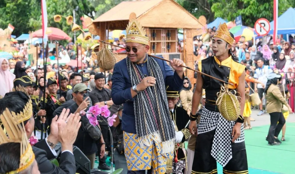 Ribuan Orang Hadiri Kirab Gunungan Hasil Bumi Pada Hari Jadi Kabupaten Pemalang ke 451