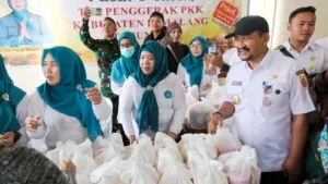 Sejuk Pulosari dan Asa di Balai Desa: Catatan dari Pasar Murah Clekatakan