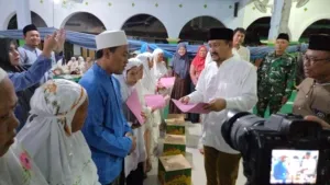 Safari Tarhim di Comal: Bupati Anom Bagi-Bagi Sembako dan Janji Perbaiki Infrastruktur