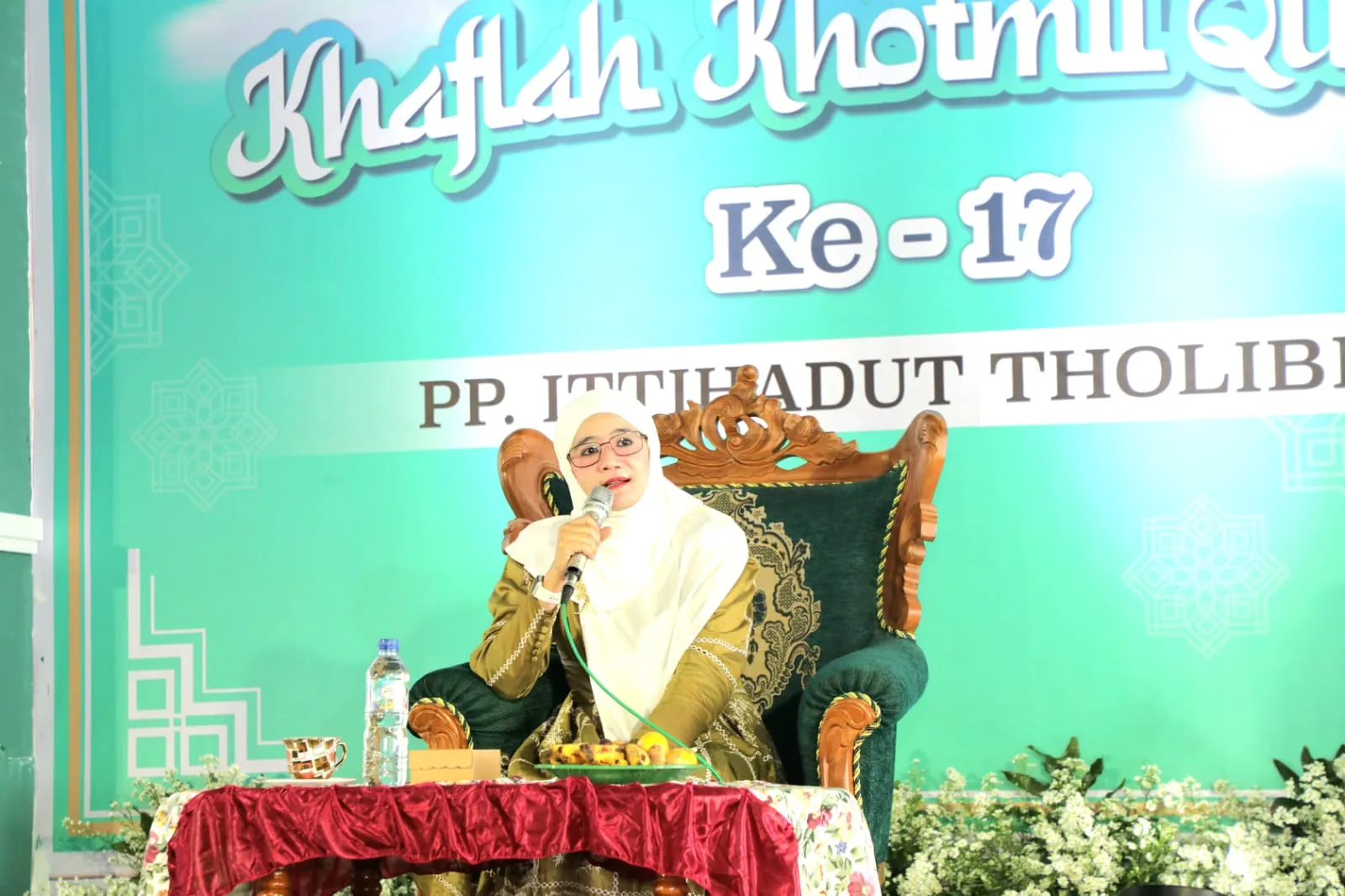 Serahkan Bisyaroh dari Pemprov Jateng, Ning Nawal Ajak Dekatkan Diri dengan Al-Qur’an