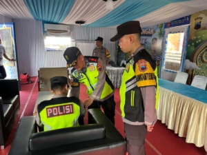 Tim Dokkes Polres Pekalongan Cek Kesehatan Personil Pengamanan Arus Mudik