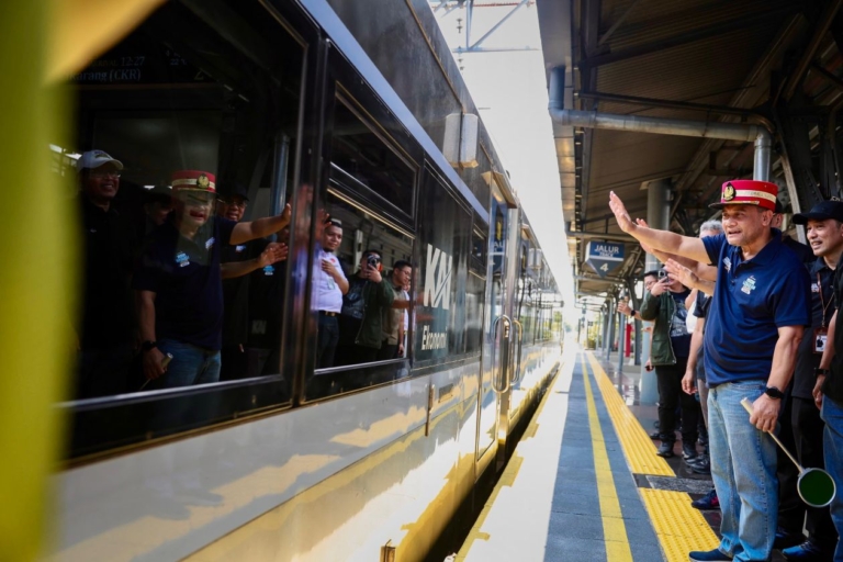 648 Pemudik Gratis Dilepas Gubernur Ahmad Luthfi di Stasiun Pasar Senin