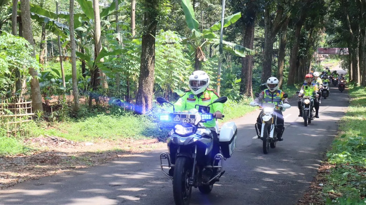 Gaya Kapolres Pekalongan Patroli Motor, Sisir Objek Wisata Lolong hingga Danau Al Kautsar